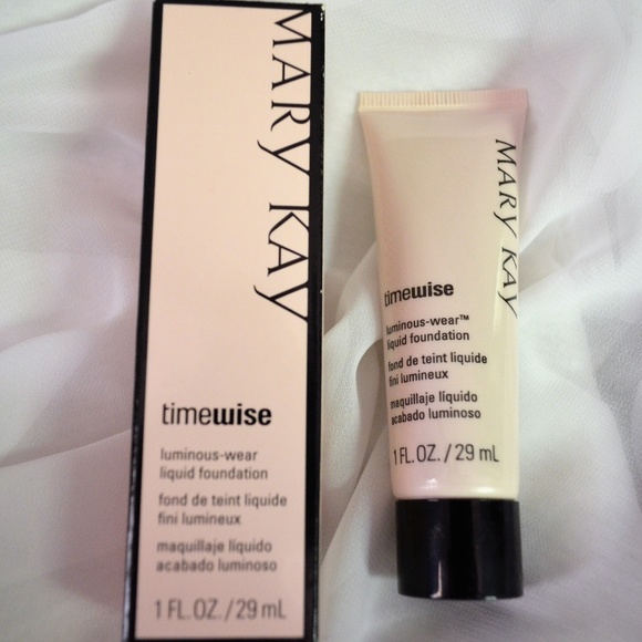 MARY KAY Timewise Luminous-wear Liquid Foundation - Picture 1 of 3